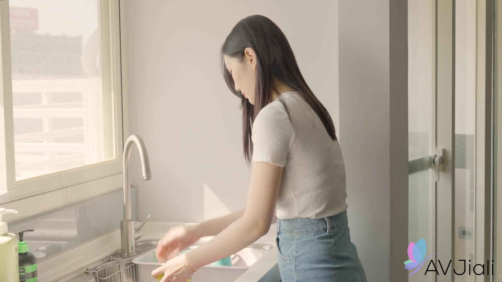 2048.vip-黎儿 AVJiali性感丰满的妻子偷腥报复她的出轨丈夫