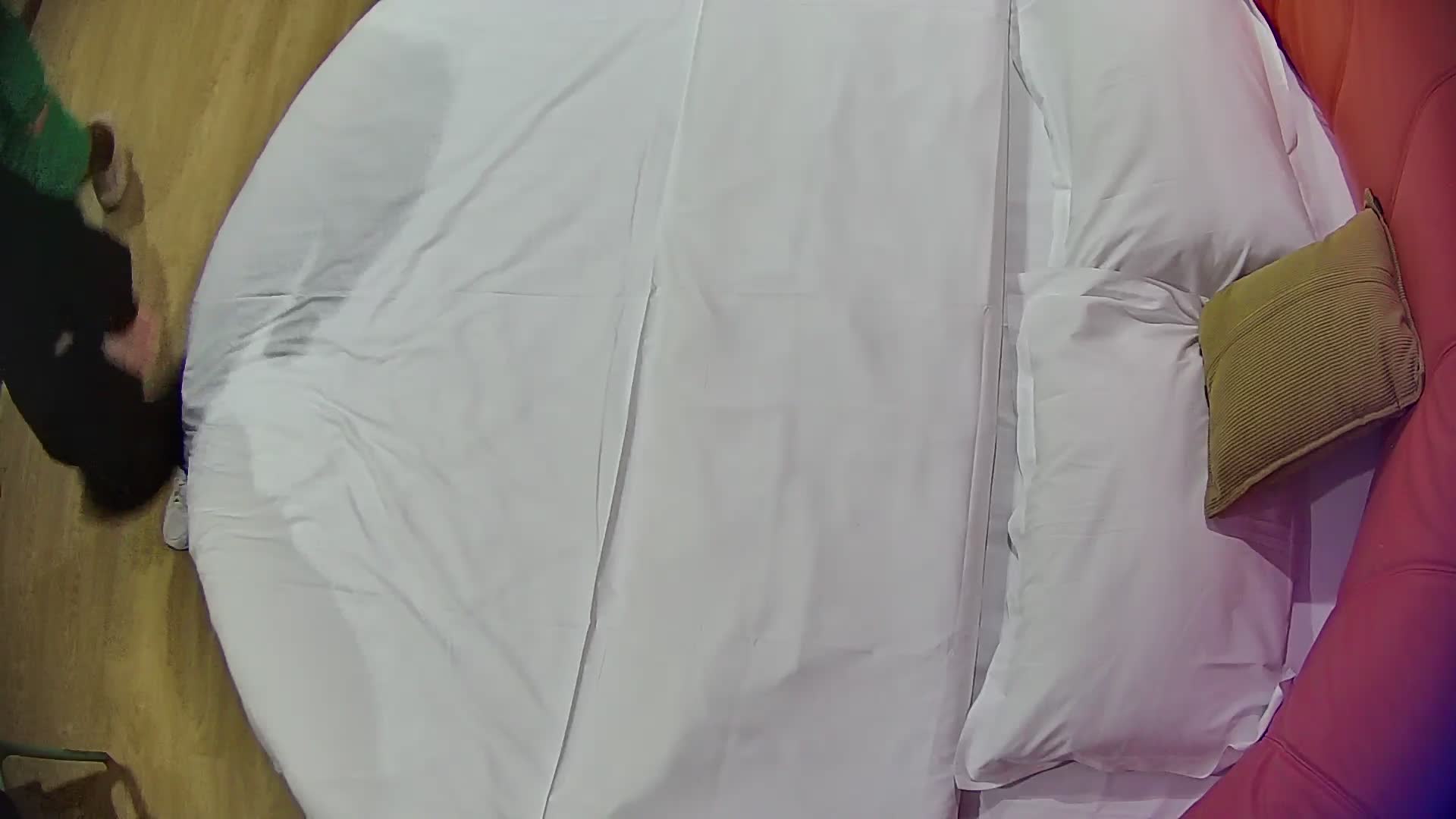 2048.vip-情趣台 1-18 广场舞勾搭在一起的两个不甘寂寞的肉体 含屌女上内射 大姐一点不怂 逼里夹着纸都要耸两下