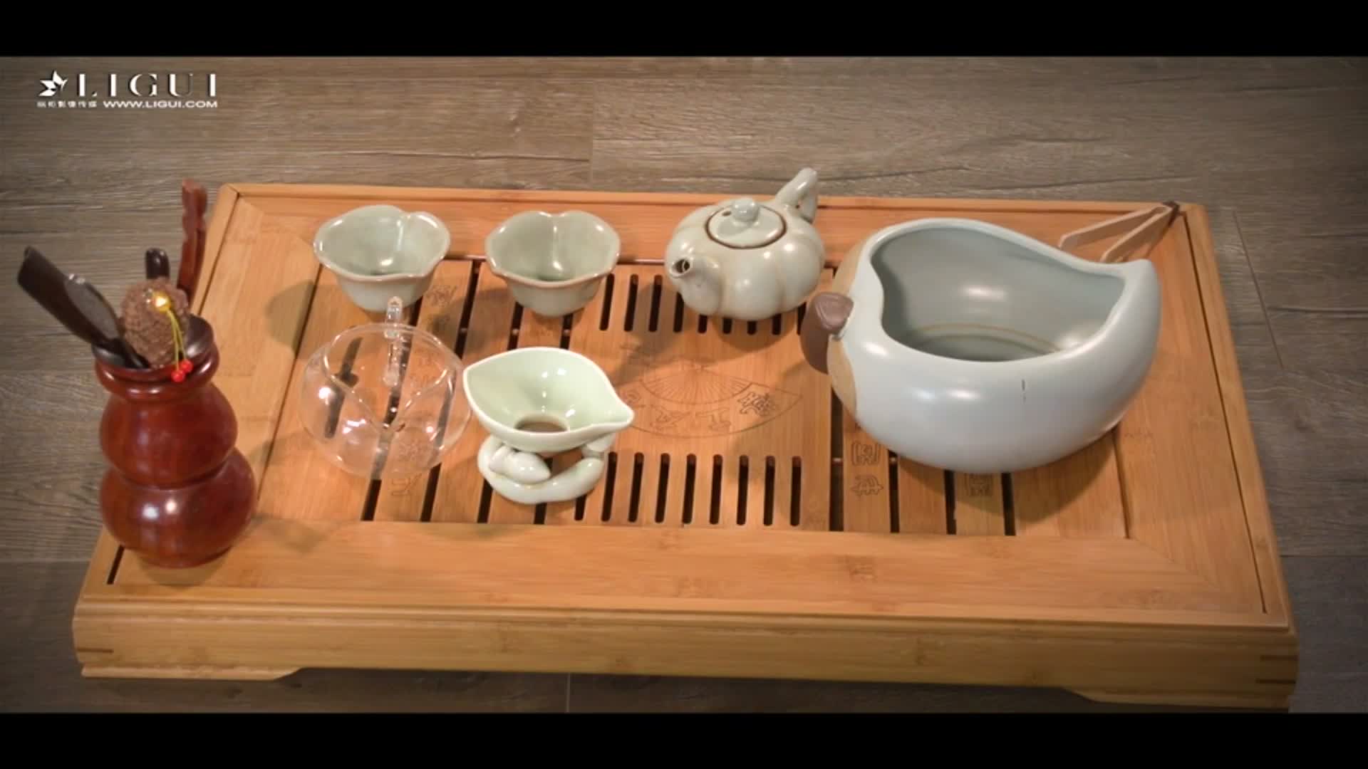 2048.hk@[Ligui丽柜视频]84-雪糕-丝足玩弄