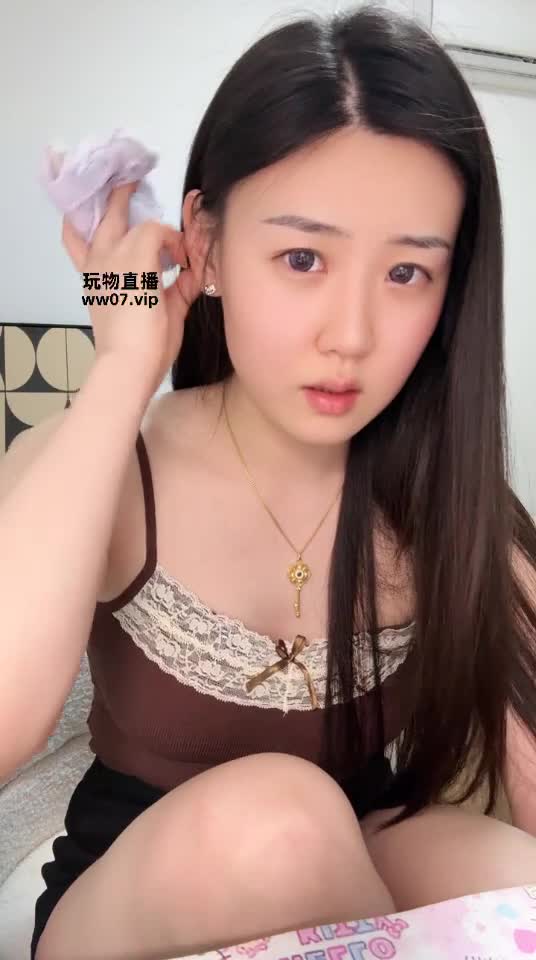 2048.hk@2048.hk@夏主TJ：出差偷闻女同事骚内裤被发现让你帮我拿东西怎么在偷吸我内裤啊不想被告诉领导家人的话那就被我狠狠地玩吧