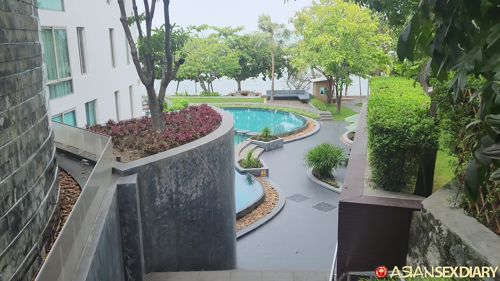 2048.hk@[2025_11_23][Thai]About_Zaza_And_Nice_Beach