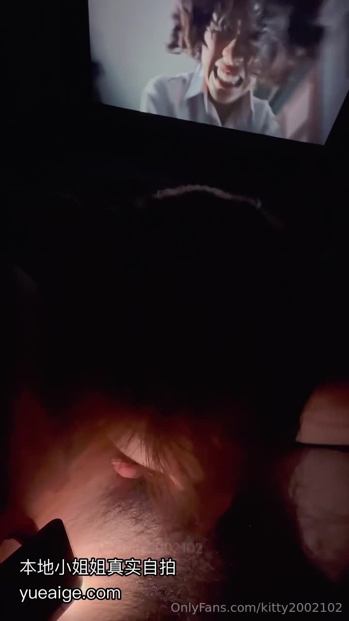 2048.hk@极品颜值网红kitty2002102 电影院解锁了…_前面都是人ᾒ4超羞耻啦应该没被发现吧ᾗ5