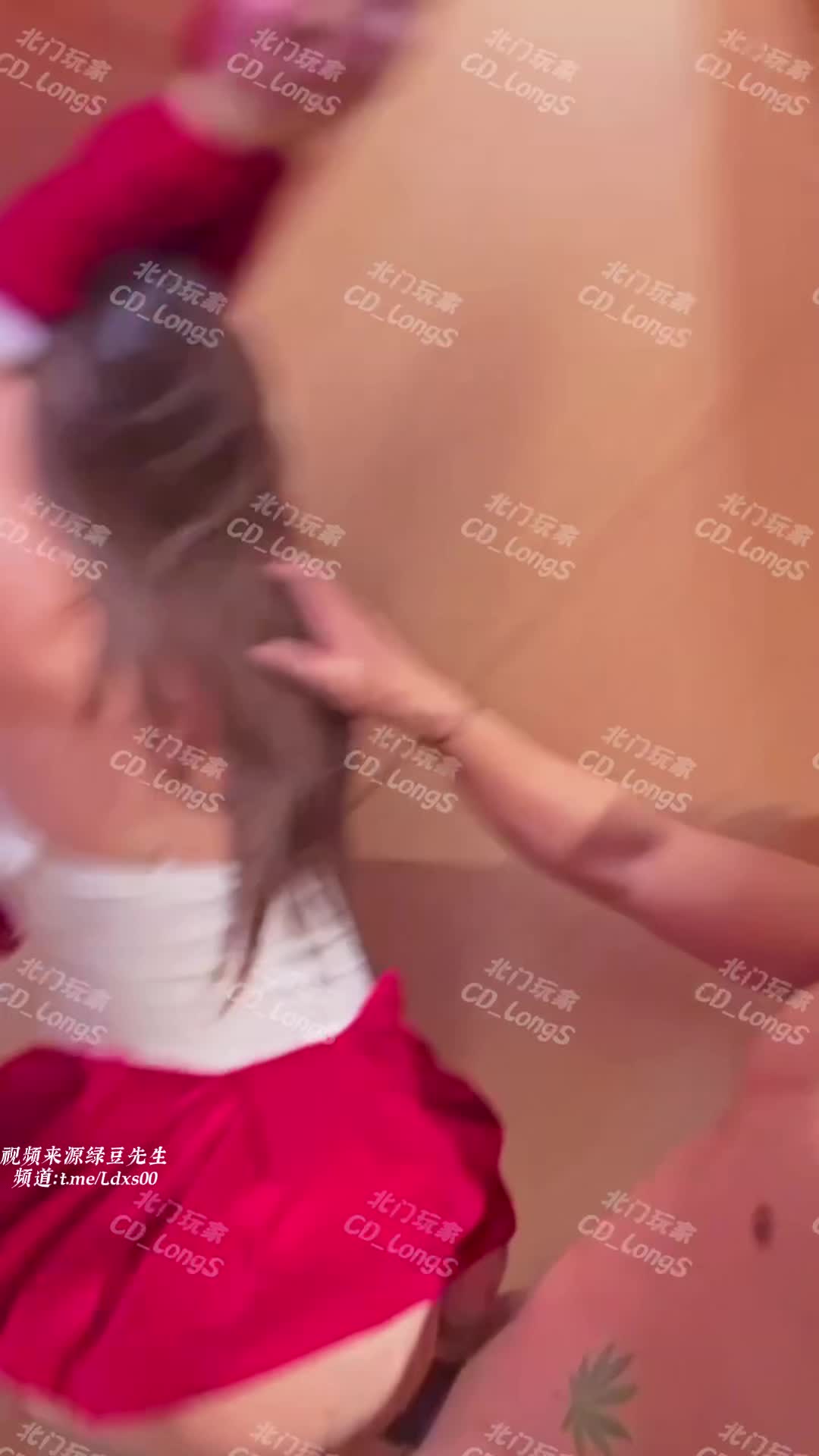 2048.vip-推特新晋肌肉猛男「北门玩家」迟来的圣诞，新约的小姐姐，答应一起过圣诞，双手捆绑吊着仍由被我抽插