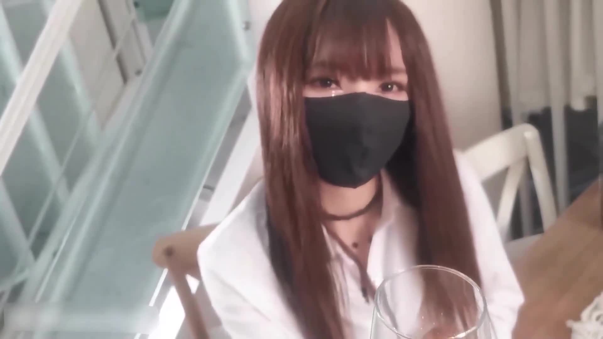 #剧情 #网袜 #反差 #母狗 小妖精为何藏起俏脸呢？不过这双修长美腿真是绝品，身姿高挑曼妙，连体网袜包裹下散发无限诱惑，撩人心弦，让人欲罢不能。点击下载同款APP 绝美母狗等你调教