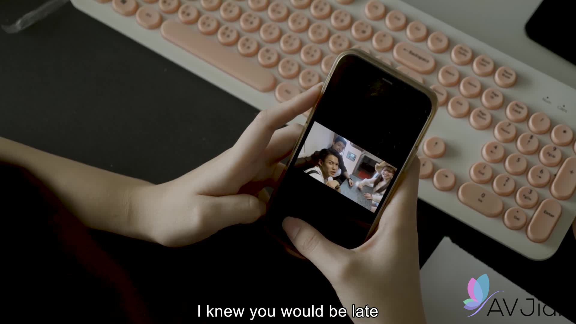 吴凯彤 AVJiali年轻情侣露营车偷偷交欢享受二人世界