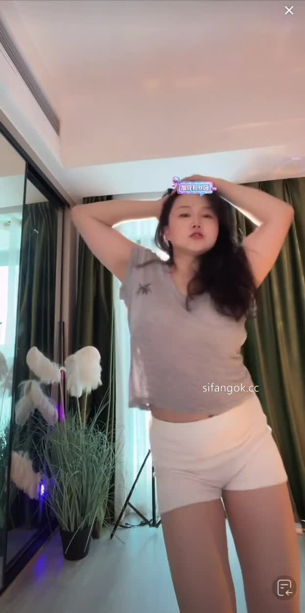 2048.vip-推荐 抖音骚逼主播【猫咪老师Hi】肥臀巨乳裸舞诱惑，大尺度掰逼展示，一对一裸聊给大哥提供飞机价值