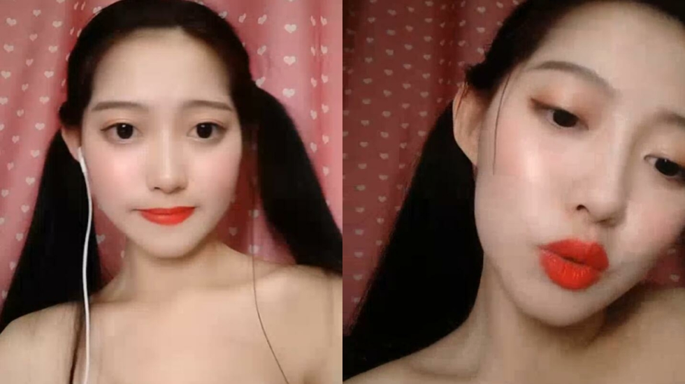 颜值不错妹子扎着双马尾自慰秀