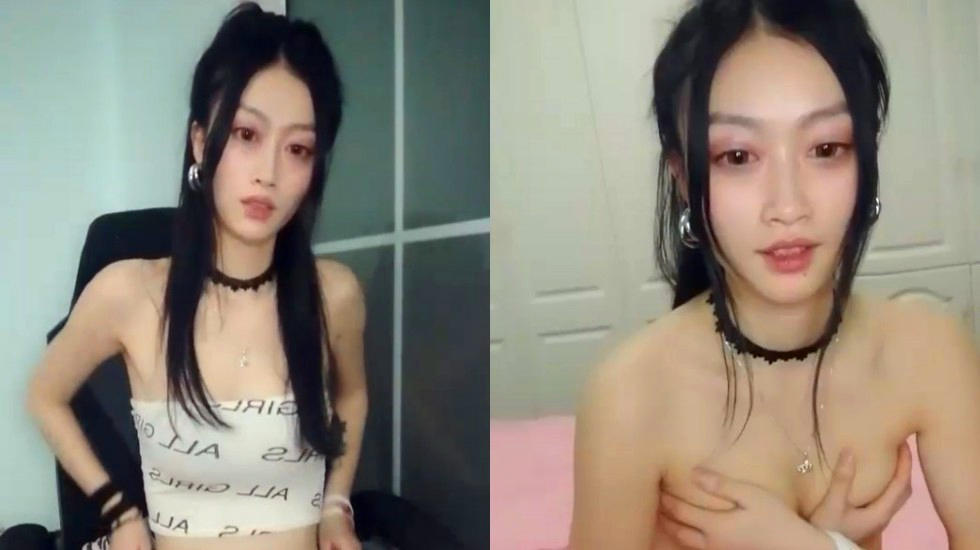 性感小腿精颜值不错性感苗条纹身妹子自慰啪啪，全裸张开双腿震动棒抽插口交上位骑坐