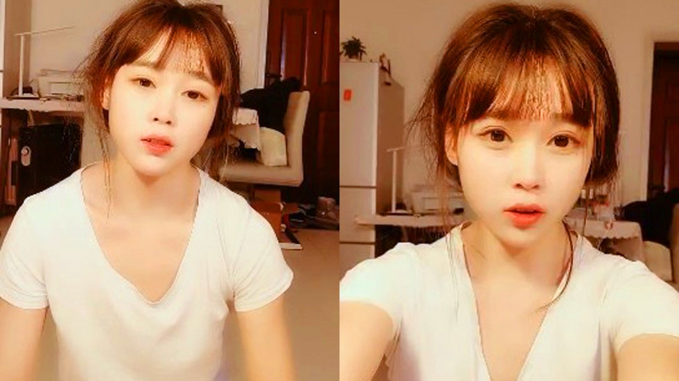 腹肌马甲线 ，无毛粉嫩骚逼 ，大黑屌抽插边插边喷水