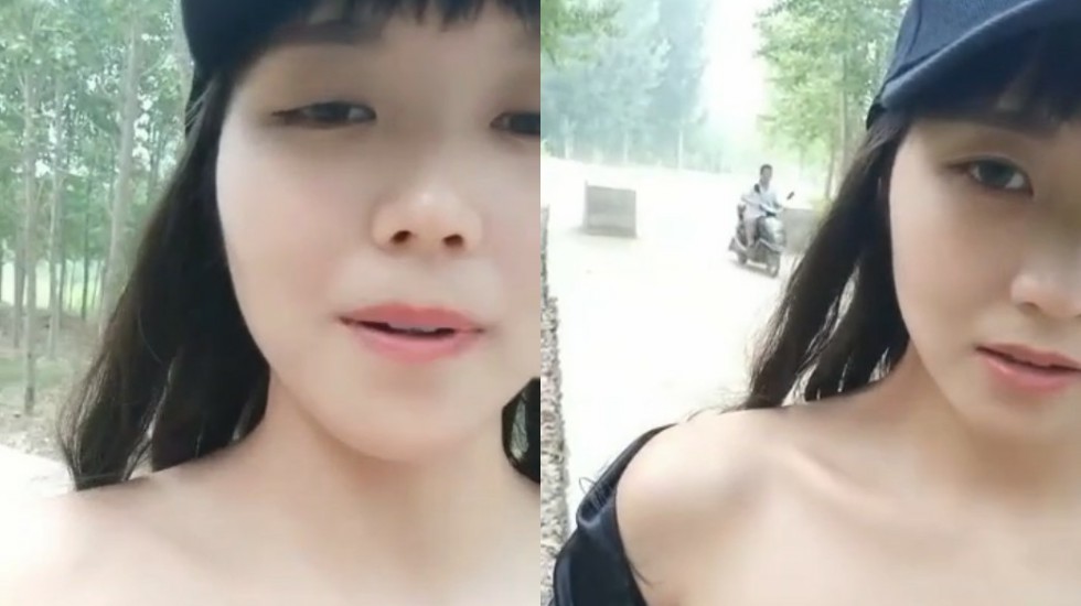 梦梵 露脸户外全裸与小哥激情啪啪，无视路边路人