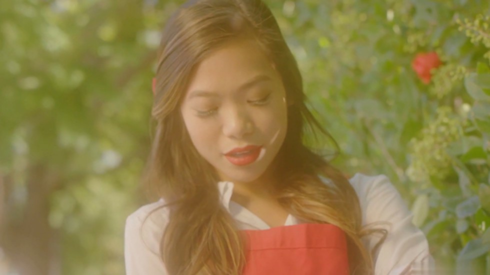 美籍华裔美女被自己的老公在纪念日这天收到的意外惊喜