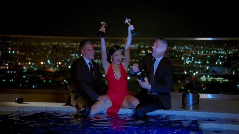 供富人玩乐的我因为生活压力太大一次要服饰两个男人