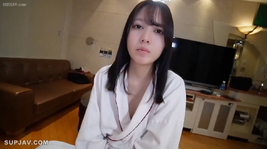 [不][脸]“美臀”“美白”很诱惑。心地善良的女孩