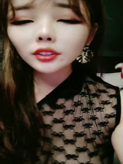 吃瓜,爆料丰乳肥臀烈焰红唇女神级刚下海美女，情趣装拨开丁字裤，大黑牛震动肥穴，揉捏奶子掰穴特写，呻吟娇喘非常诱人