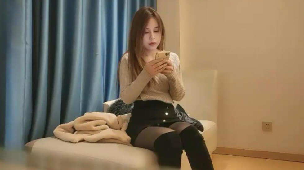 吃瓜,爆料一屌探花重金约两个长发美女玩双飞 都是老手了 床上超级淫荡