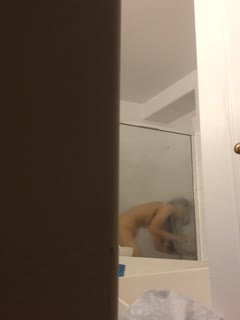 吃瓜,爆料找了个97年身材好的长发漂亮女友,偷偷拍摄女友洗澡时候的样子,逼毛有些多