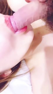 吃瓜,爆料极品美臀小姐姐！第一视角骑乘位！拨开内裤大屁股套弄，上上下下爽翻，特写大屌插嘴，娇喘呻吟不断